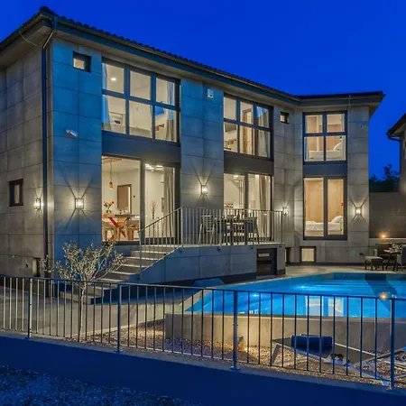 Signature With Heated Pool