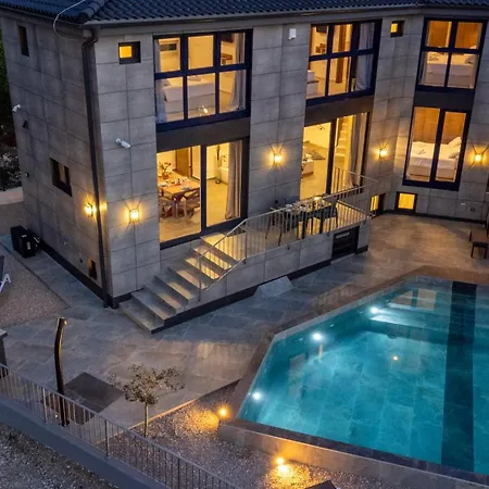 ヴィラ Signature With Heated Pool