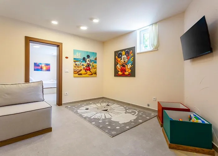 Signature With Heated Pool *