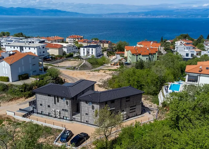 Villa Signature With Heated Pool Malinska