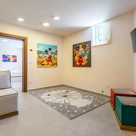 Signature With Heated Pool *