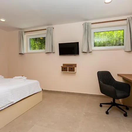 Signature With Heated Pool