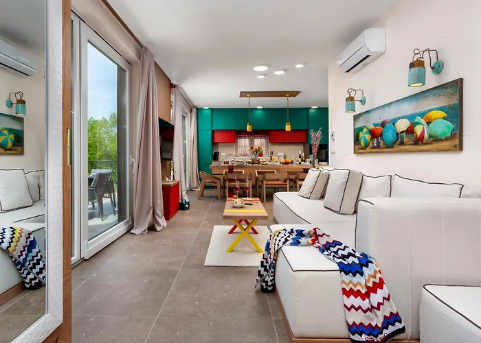 Βίλα Signature With Heated Pool *