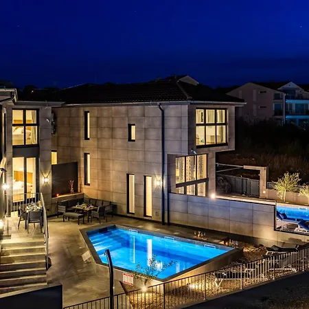 Villa Signature With Heated Pool Malinska